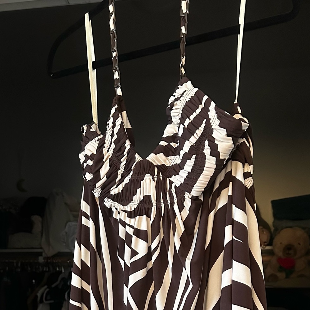 VINTAGE Y2K BCBGMaxazria Tiger Printed Mini Halter Dress Chain Neck Strap Mini-M - Picture 9 of 15